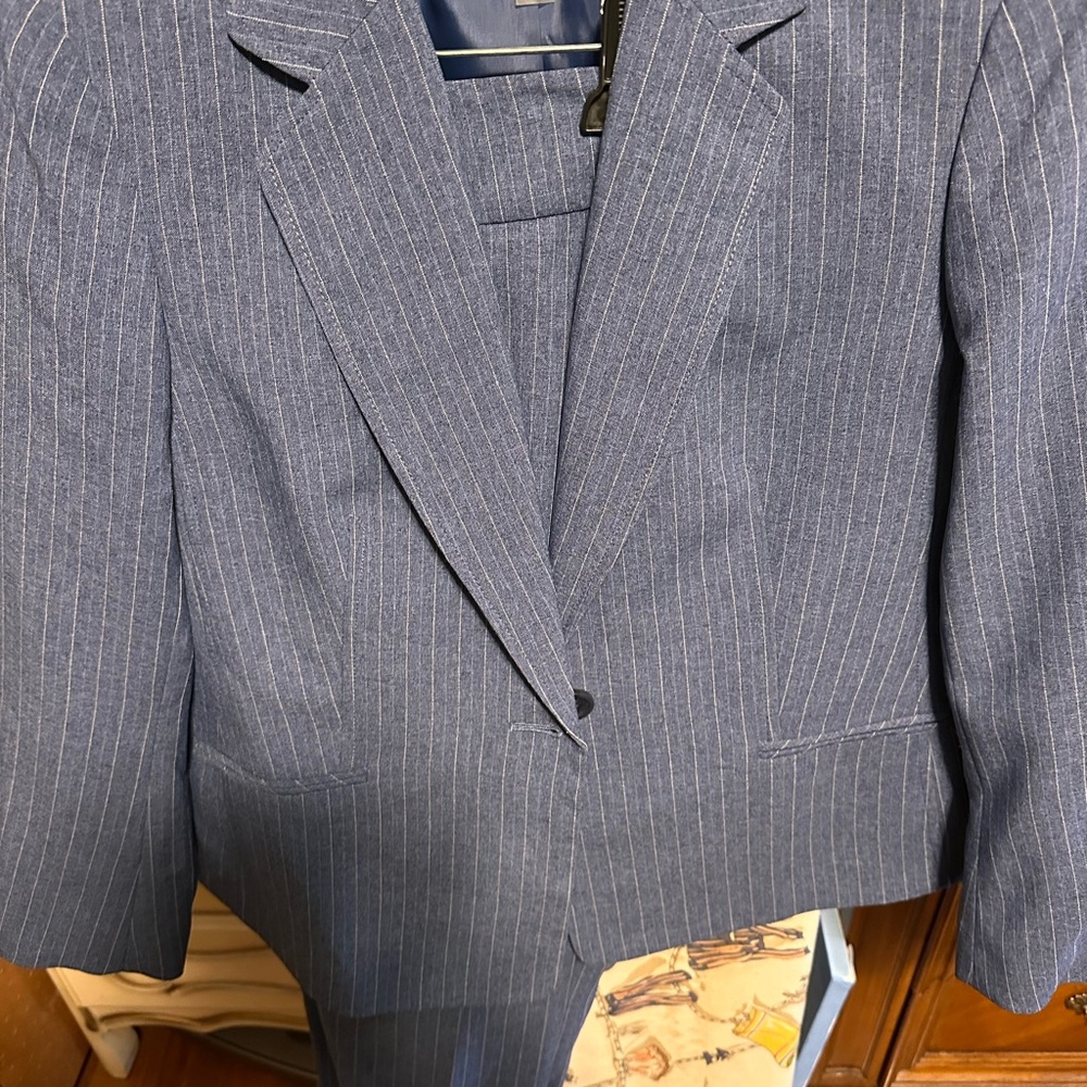 Le Suit Classic Navy Pinstripe Women's Suit.